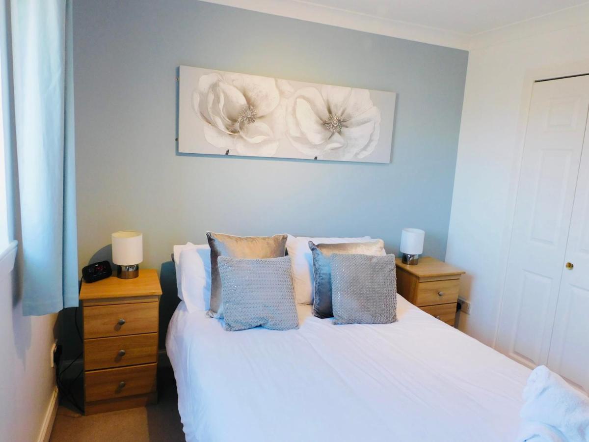 Beautiful 3 Bedroom Apt, Mins From Glasgow Airport, M8 & Sec 佩斯利 外观 照片