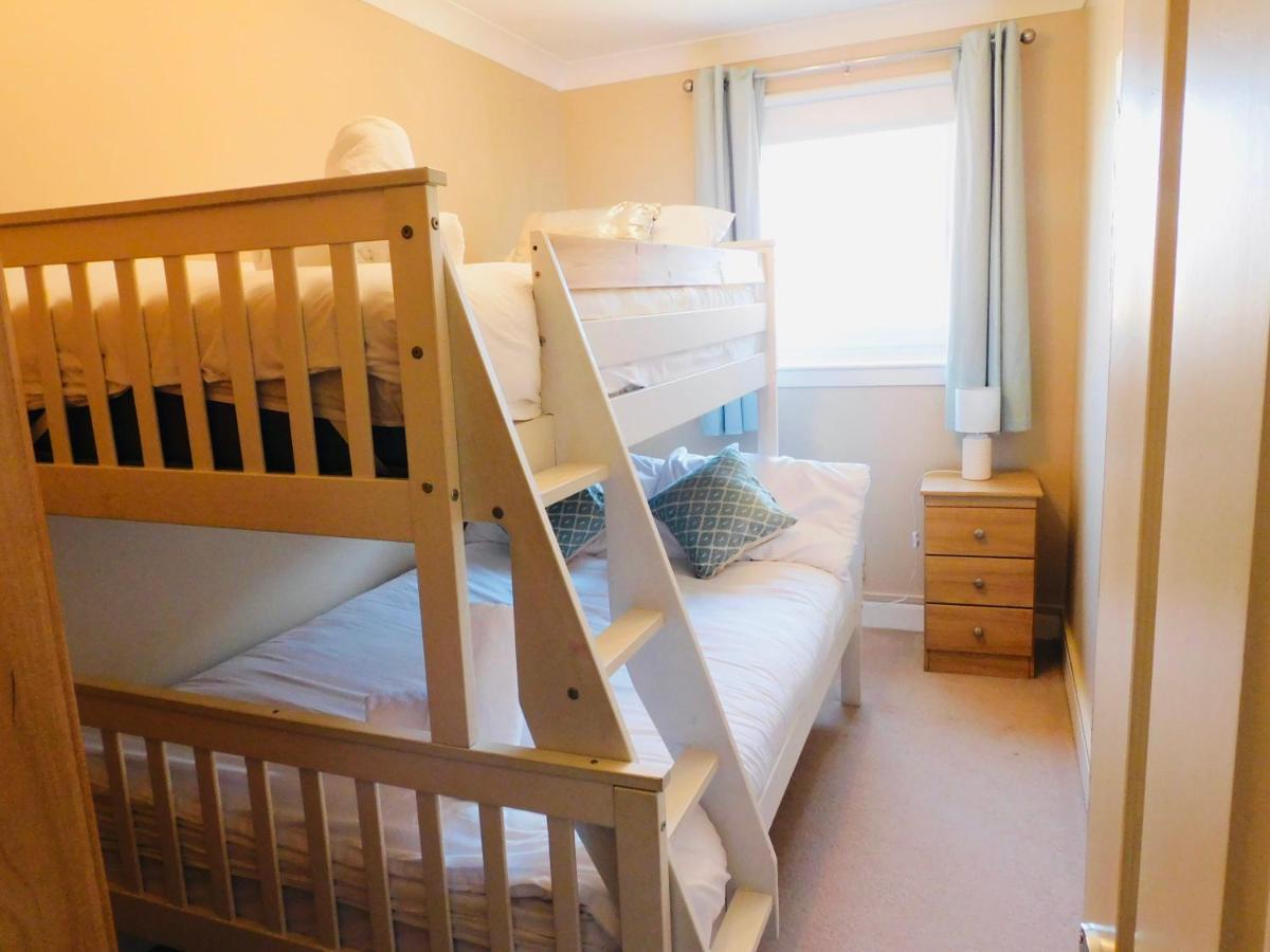 Beautiful 3 Bedroom Apt, Mins From Glasgow Airport, M8 & Sec 佩斯利 外观 照片