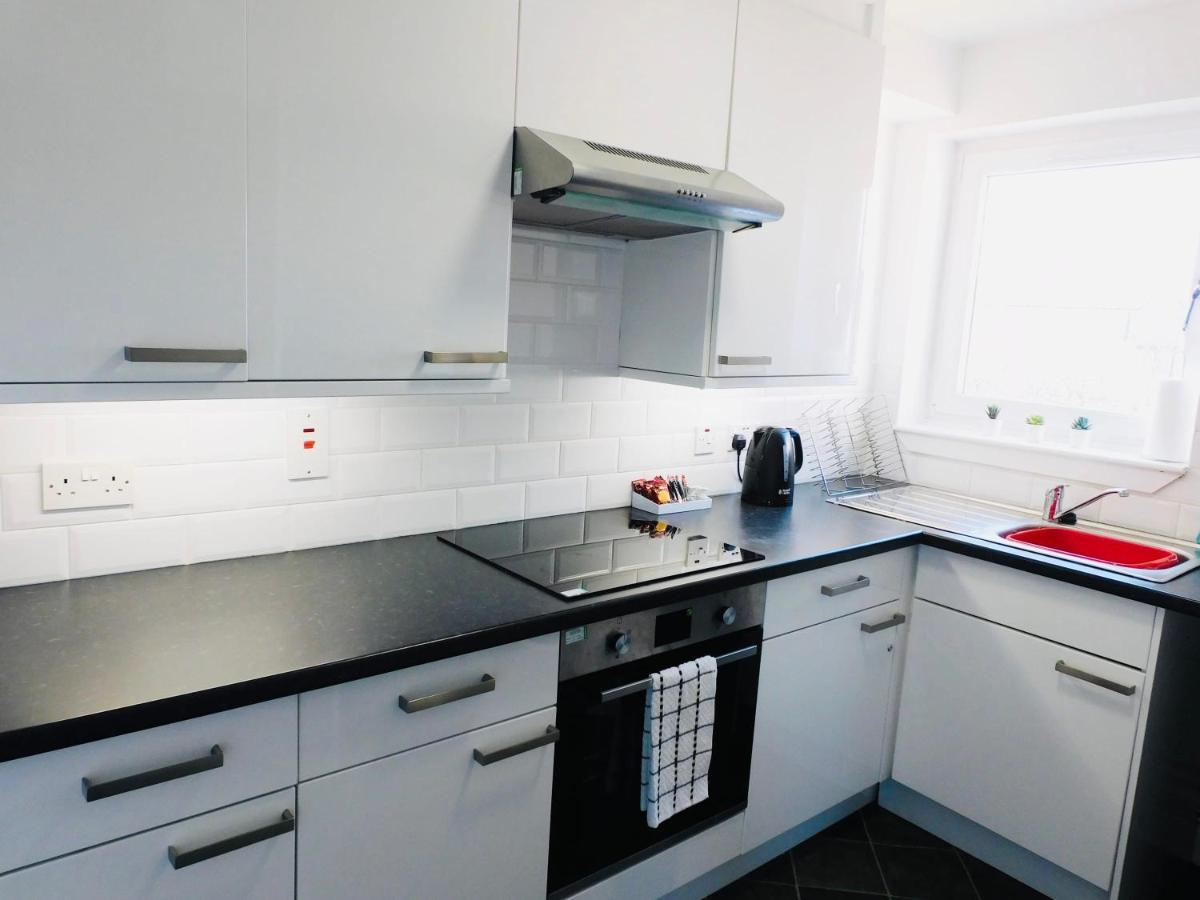 Beautiful 3 Bedroom Apt, Mins From Glasgow Airport, M8 & Sec 佩斯利 外观 照片