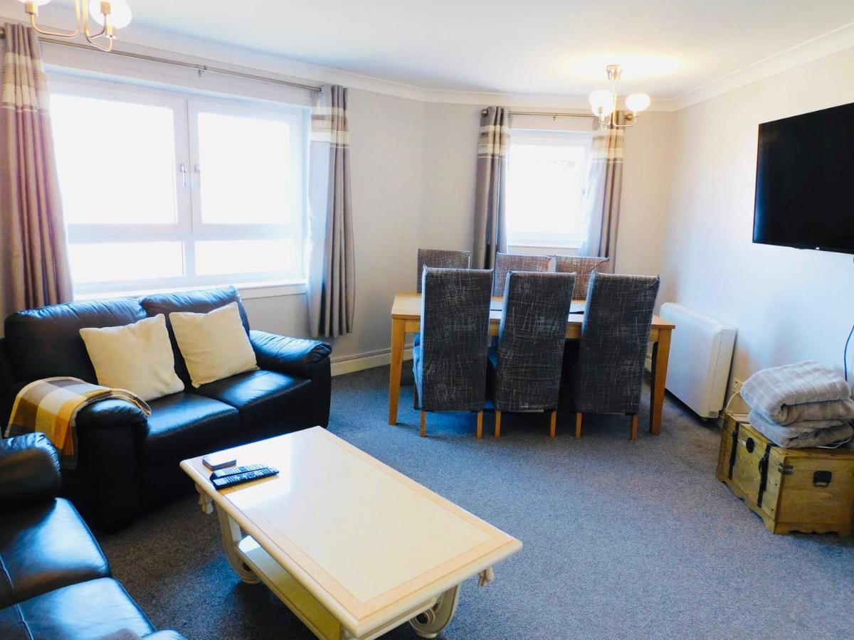 Beautiful 3 Bedroom Apt, Mins From Glasgow Airport, M8 & Sec 佩斯利 外观 照片