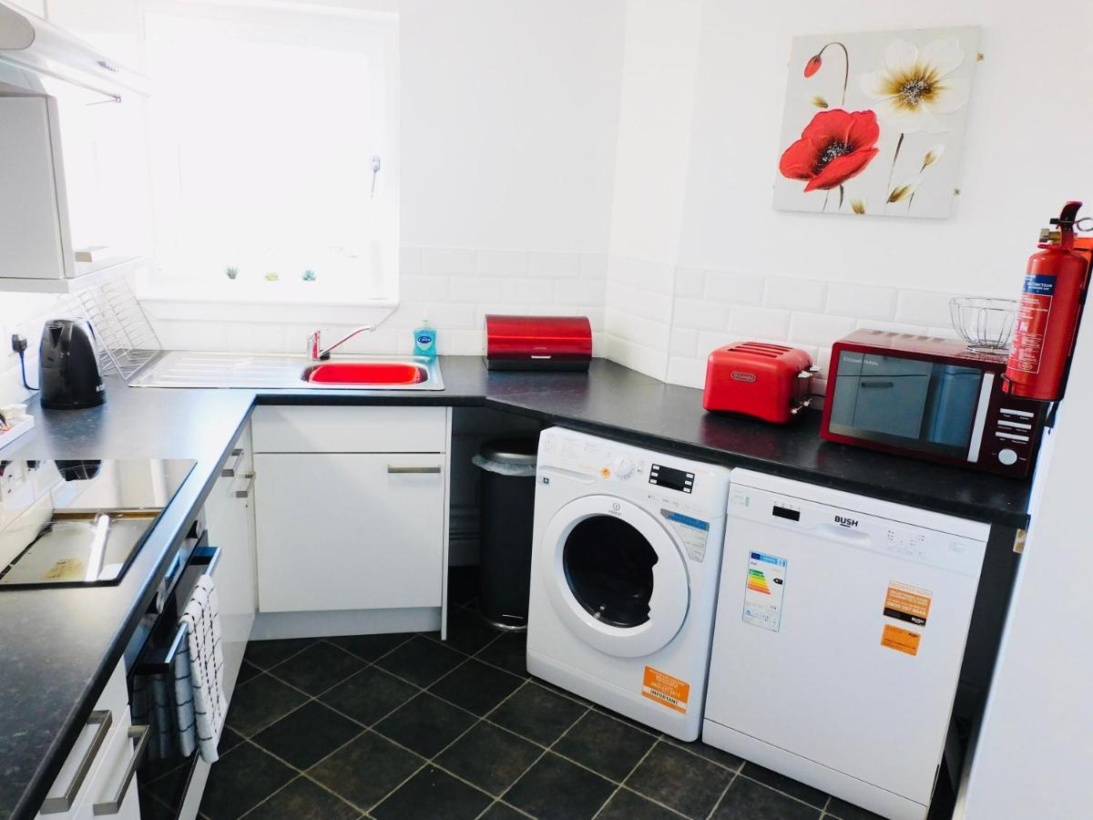 Beautiful 3 Bedroom Apt, Mins From Glasgow Airport, M8 & Sec 佩斯利 外观 照片