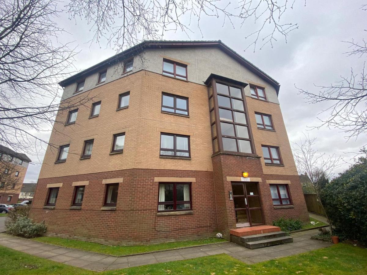 Beautiful 3 Bedroom Apt, Mins From Glasgow Airport, M8 & Sec 佩斯利 外观 照片