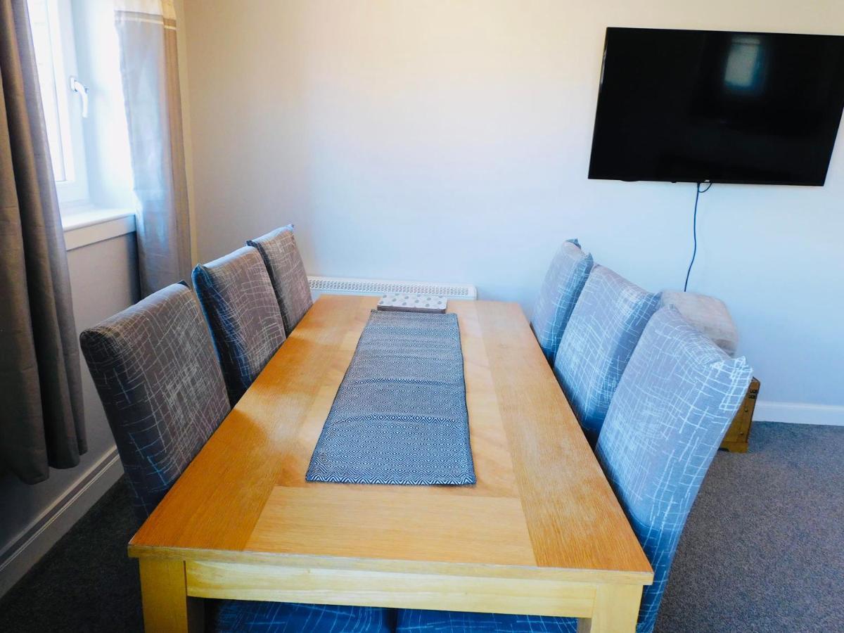 Beautiful 3 Bedroom Apt, Mins From Glasgow Airport, M8 & Sec 佩斯利 外观 照片