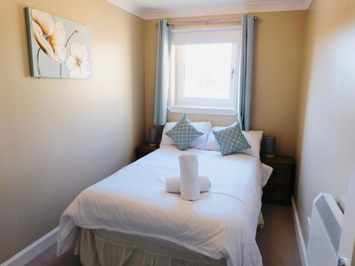 Beautiful 3 Bedroom Apt, Mins From Glasgow Airport, M8 & Sec 佩斯利 外观 照片