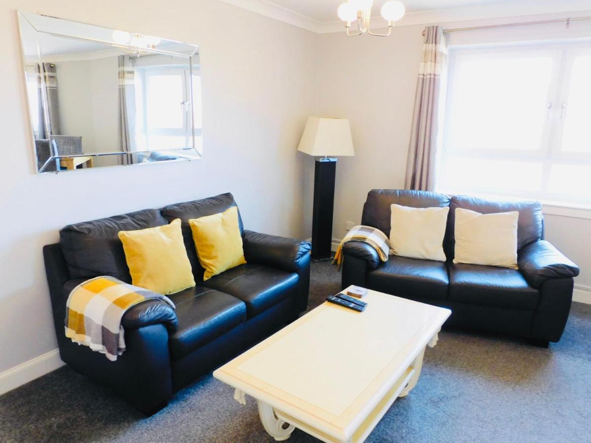 Beautiful 3 Bedroom Apt, Mins From Glasgow Airport, M8 & Sec 佩斯利 外观 照片